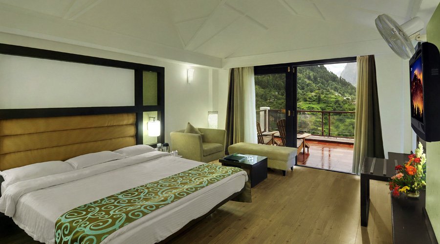 Apple Country Resorts, Manali Honeymoon Suite1