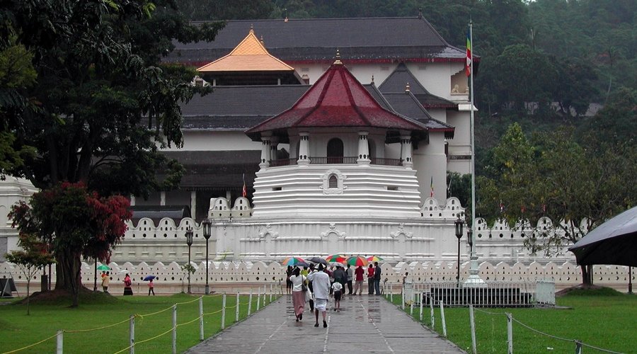 Temple of the Sacred Tooth Relic, Kandy, Sri Lanka, Asia