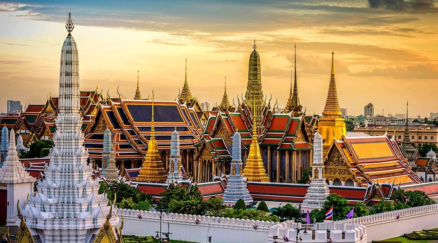 Temple of the Emerald Buddha, (Wat Phra Kaew), Bangkok, Thailand, Asia