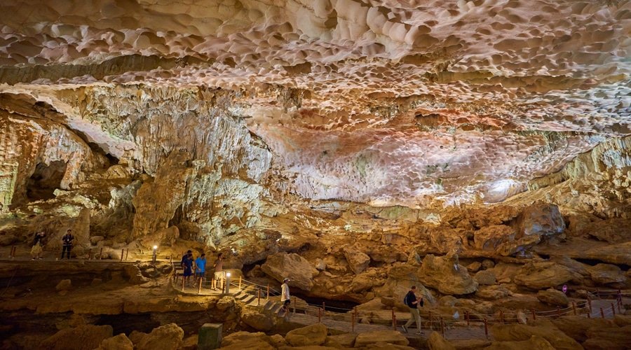 Thien Canh Son Cave, Halong Bay, Vietnam, Asia