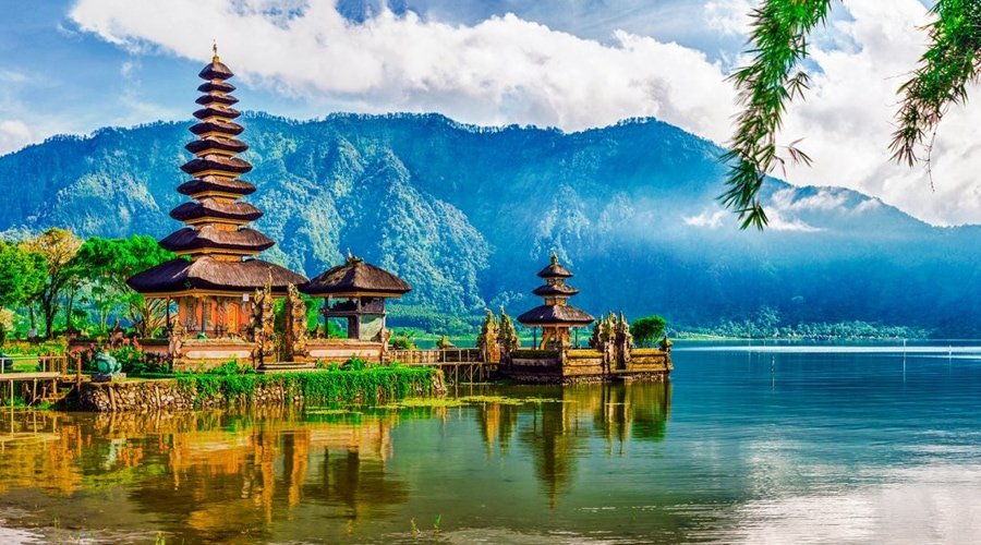 Ulun Danu Beratan Temple (Pura Bratan), Bali, Indonesia, Asia