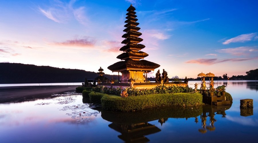 Ulun Danu Beratan Temple (Pura Bratan), Bali, Indonesia, Asia